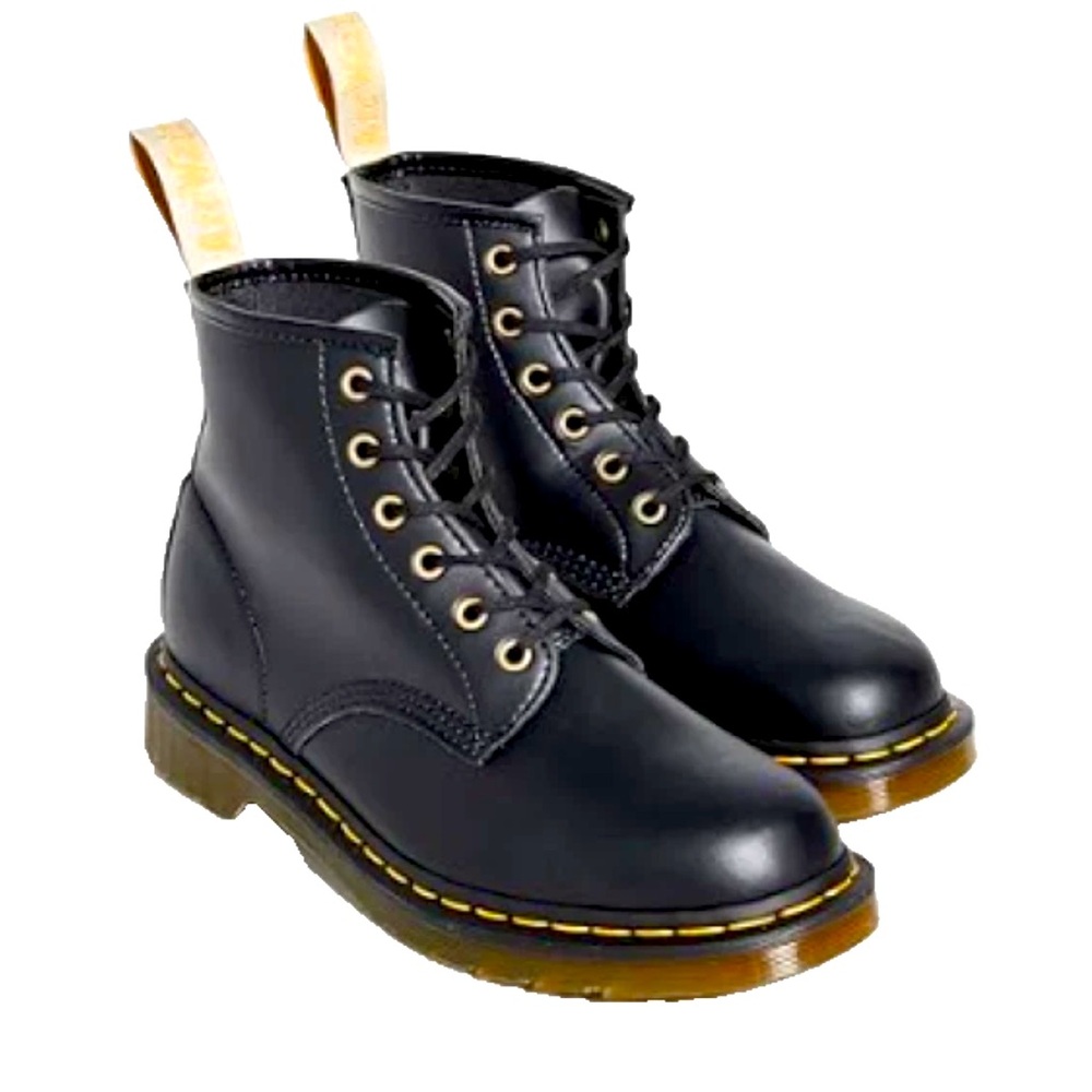 DR MARTENS BLACK BOOTS IN SIZE 9 men 10 ladies